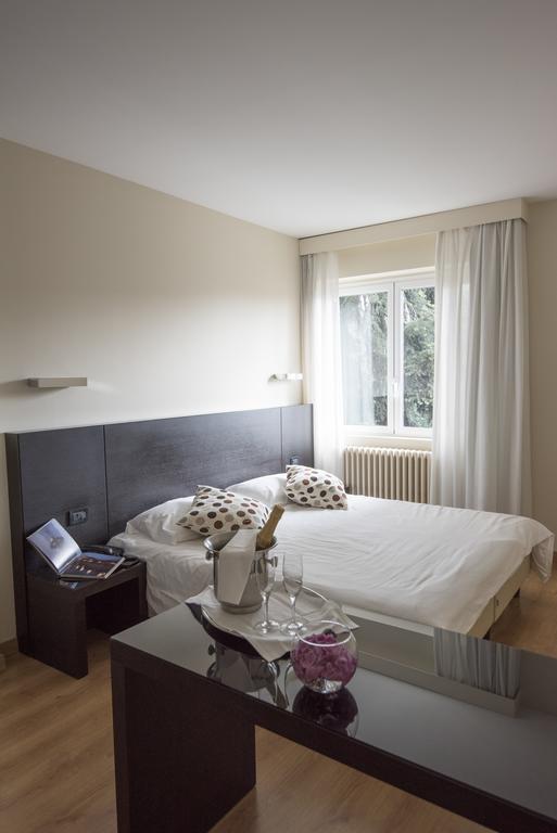 Hotel Serenella บาเวโน ภายนอก รูปภาพ